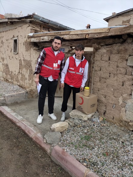 KIZILAY GÖNÜLLÜSÜ OLDUK !